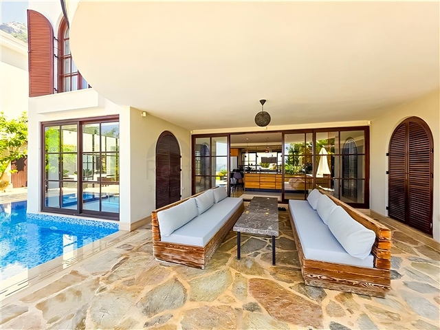 فيلا فاخرة 5 + 2 مطلة على البحر في وسط ألانيا-الخصوصية والراحة والرفاهية في مكان واحد