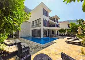 فيلا فاخرة 5 + 2 مطلة على البحر في وسط ألانيا-الخصوصية والراحة والرفاهية في مكان واحد