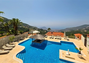 فيلا فاخرة 5 + 2 مطلة على البحر في وسط ألانيا-الخصوصية والراحة والرفاهية في مكان واحد