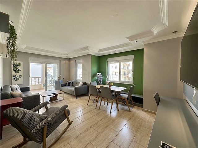 شقة فسيحة مفروشة 2 + 1 على بعد 150 متر فقط من البحر في منطقة أوبا