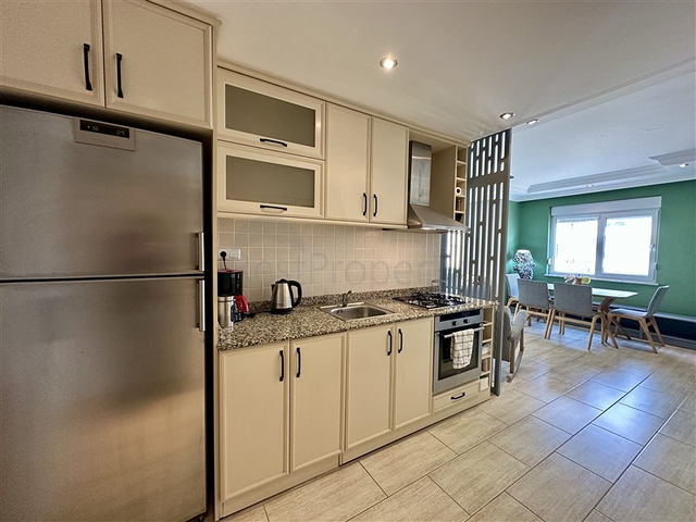 شقة فسيحة مفروشة 2 + 1 على بعد 150 متر فقط من البحر في منطقة أوبا