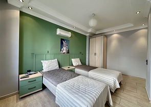 شقة فسيحة مفروشة 2 + 1 على بعد 150 متر فقط من البحر في منطقة أوبا