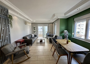 شقة فسيحة مفروشة 2 + 1 على بعد 150 متر فقط من البحر في منطقة أوبا