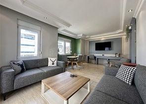 شقة فسيحة مفروشة 2 + 1 على بعد 150 متر فقط من البحر في منطقة أوبا