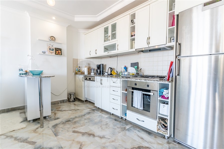 شقة مشرقة مع إطلالات بانورامية على البحر في منطقة توسمور