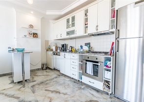 شقة مشرقة مع إطلالات بانورامية على البحر في منطقة توسمور