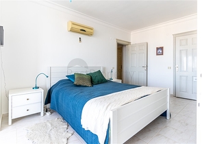 شقة مشرقة مع إطلالات بانورامية على البحر في منطقة توسمور