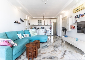 شقة مشرقة مع إطلالات بانورامية على البحر في منطقة توسمور