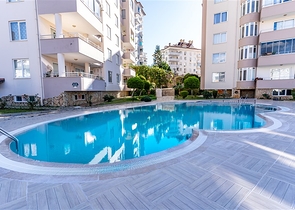 شقة مشرقة مع إطلالات بانورامية على البحر في منطقة توسمور