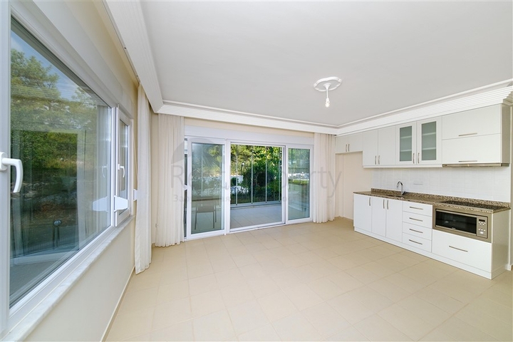 شقة مريحة وحديثة في مجمع مرموق