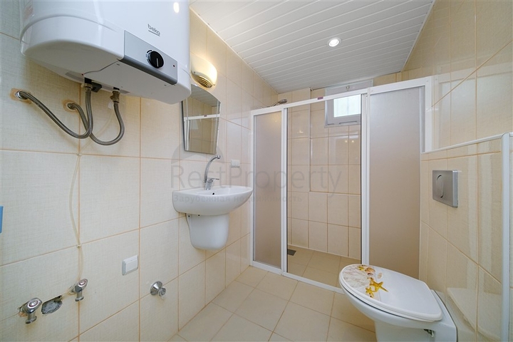 شقة مريحة وحديثة في مجمع مرموق