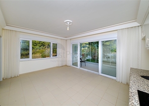 شقة مريحة وحديثة في مجمع مرموق