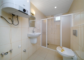 شقة مريحة وحديثة في مجمع مرموق