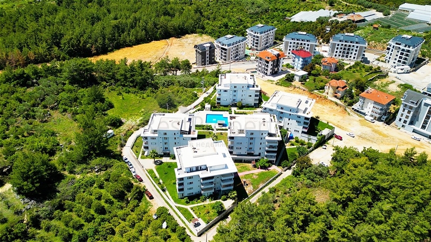 شقة مريحة 2 + 1 في منزل مع حمام سباحة ومنطقة خضراء