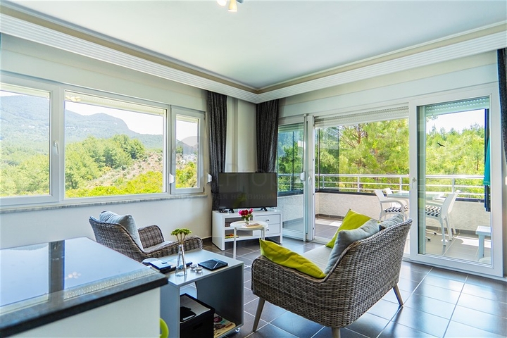 شقة مريحة 2 + 1 في منزل مع حمام سباحة ومنطقة خضراء