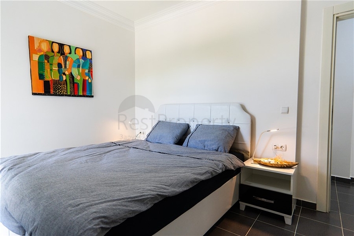 شقة مريحة 2 + 1 في منزل مع حمام سباحة ومنطقة خضراء