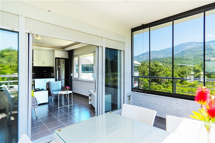 شقة مريحة 2 + 1 في منزل مع حمام سباحة ومنطقة خضراء