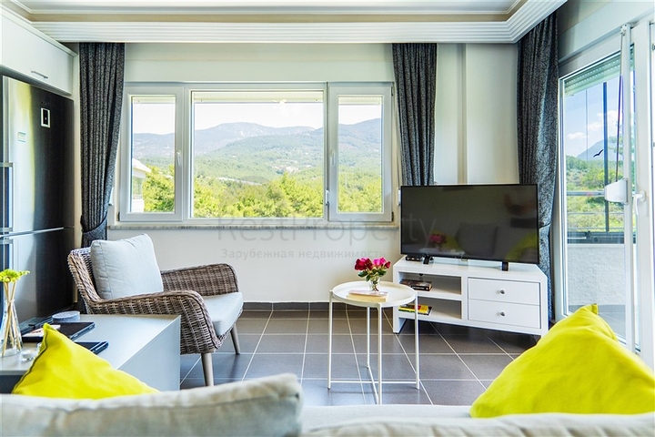 شقة مريحة 2 + 1 في منزل مع حمام سباحة ومنطقة خضراء