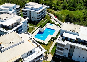 شقة مريحة 2 + 1 في منزل مع حمام سباحة ومنطقة خضراء