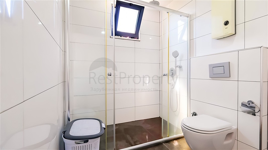 شقة فسيحة مفروشة 3 + 1 مع بنية تحتية غنية في مجمع سكني حديث