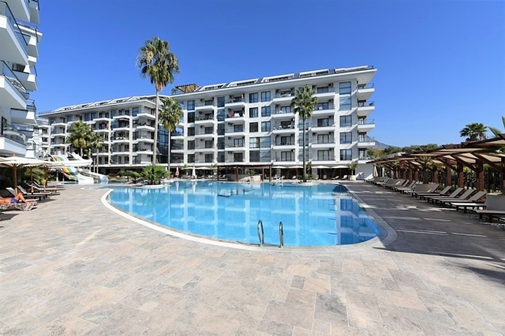 شقة فسيحة مفروشة 3 + 1 مع بنية تحتية غنية في مجمع سكني حديث