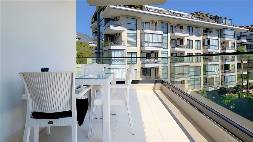 شقة فسيحة مفروشة 3 + 1 مع بنية تحتية غنية في مجمع سكني حديث