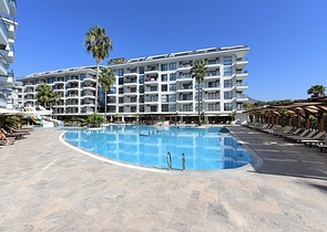 شقة فسيحة مفروشة 3 + 1 مع بنية تحتية غنية في مجمع سكني حديث