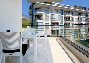 شقة فسيحة مفروشة 3 + 1 مع بنية تحتية غنية في مجمع سكني حديث