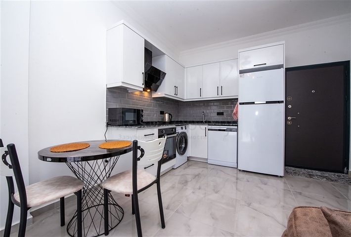 شقة مريحة مفروشة 1 + 1 في مجمع حديث مع بنية تحتية على مستوى المنتجع