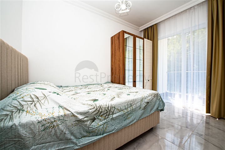 شقة مريحة مفروشة 1 + 1 في مجمع حديث مع بنية تحتية على مستوى المنتجع