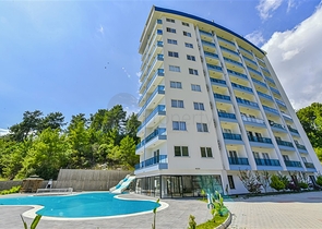 شقة مريحة مفروشة 1 + 1 في مجمع حديث مع بنية تحتية على مستوى المنتجع