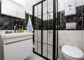 شقة مريحة مفروشة 1 + 1 في مجمع حديث مع بنية تحتية على مستوى المنتجع