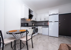 شقة مريحة مفروشة 1 + 1 في مجمع حديث مع بنية تحتية على مستوى المنتجع