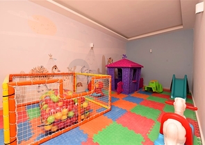 شقة مريحة مفروشة 1 + 1 في مجمع حديث مع بنية تحتية على مستوى المنتجع