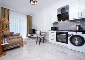 شقة مريحة مفروشة 1 + 1 في مجمع حديث مع بنية تحتية على مستوى المنتجع