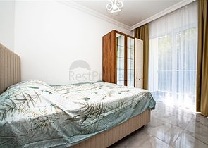 شقة مريحة مفروشة 1 + 1 في مجمع حديث مع بنية تحتية على مستوى المنتجع