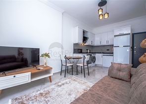 شقة مريحة مفروشة 1 + 1 في مجمع حديث مع بنية تحتية على مستوى المنتجع