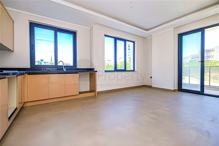 شقة حديثة على البحر في مجمع سكني متميز