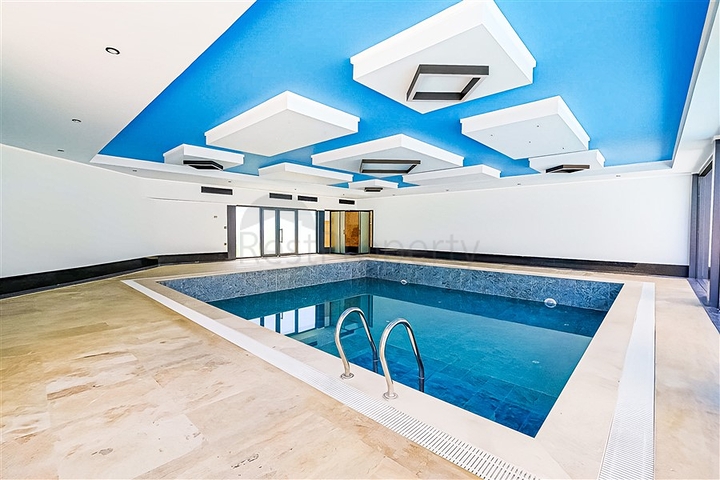 شقة حديثة على البحر في مجمع سكني متميز