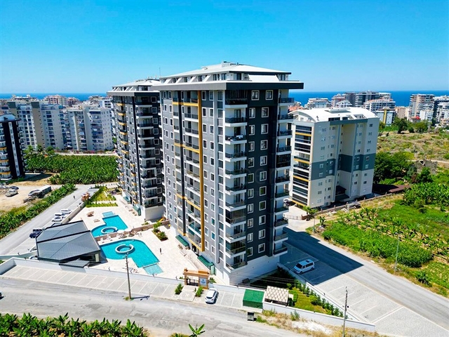 شقة حديثة على البحر في مجمع سكني متميز