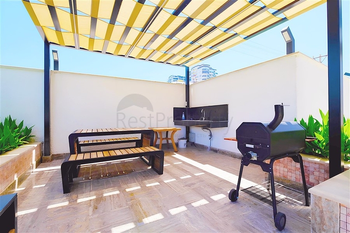 شقة حديثة على البحر في مجمع سكني متميز