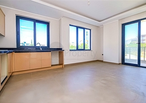 شقة حديثة على البحر في مجمع سكني متميز