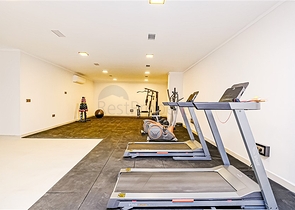 شقة حديثة على البحر في مجمع سكني متميز