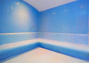 شقة حديثة على البحر في مجمع سكني متميز