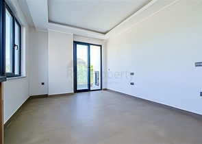 شقة حديثة على البحر في مجمع سكني متميز