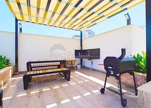 شقة حديثة على البحر في مجمع سكني متميز