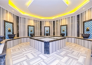 شقة حديثة على البحر في مجمع سكني متميز