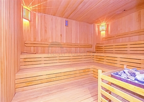 شقة حديثة على البحر في مجمع سكني متميز