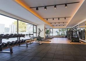 شقة حديثة على بعد خطوة واحدة من البحر-الراحة والأناقة في محمودلار