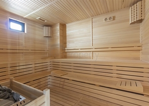 شقة حديثة على بعد خطوة واحدة من البحر-الراحة والأناقة في محمودلار